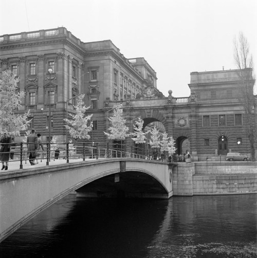 SSMSVD031035S Riksbron mot riksdagshuset 1957